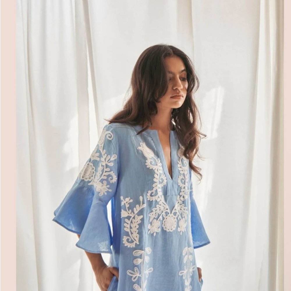 Amorre Mariposa long kaftan in pastel blue size small 100% linen - Picture 6 of 11